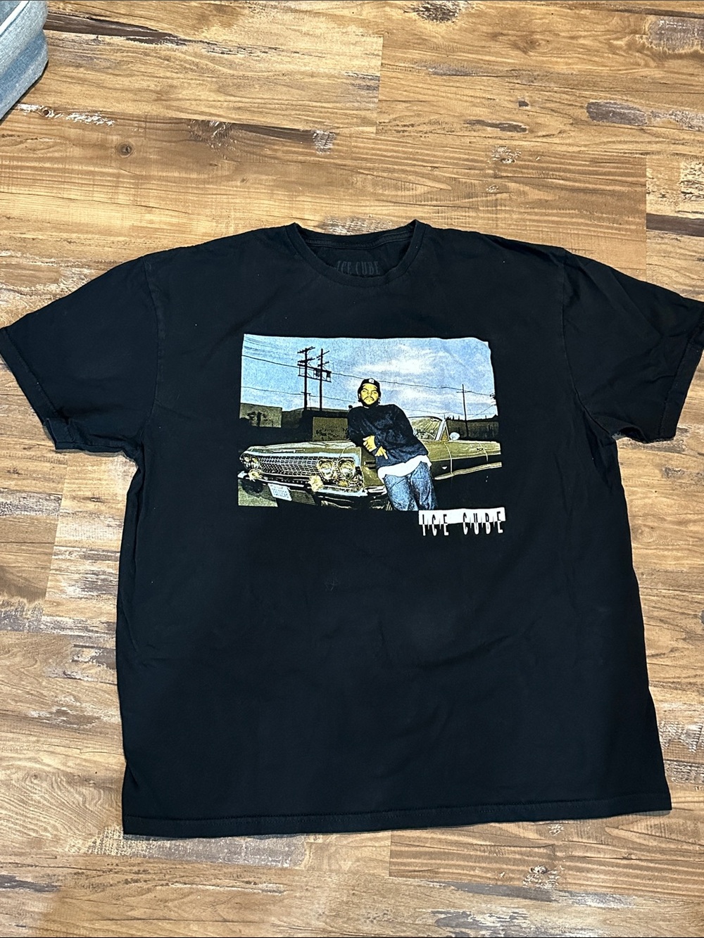 Black Graphic Short-Sleeve Crewneck T-Shirt with Car Scene Print
